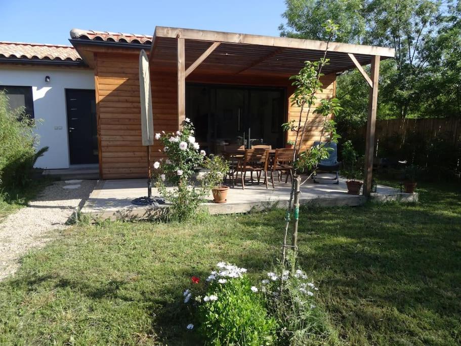 Beau 2 Pieces Avec Jardin Dans Villa A Mougins. Exterior photo